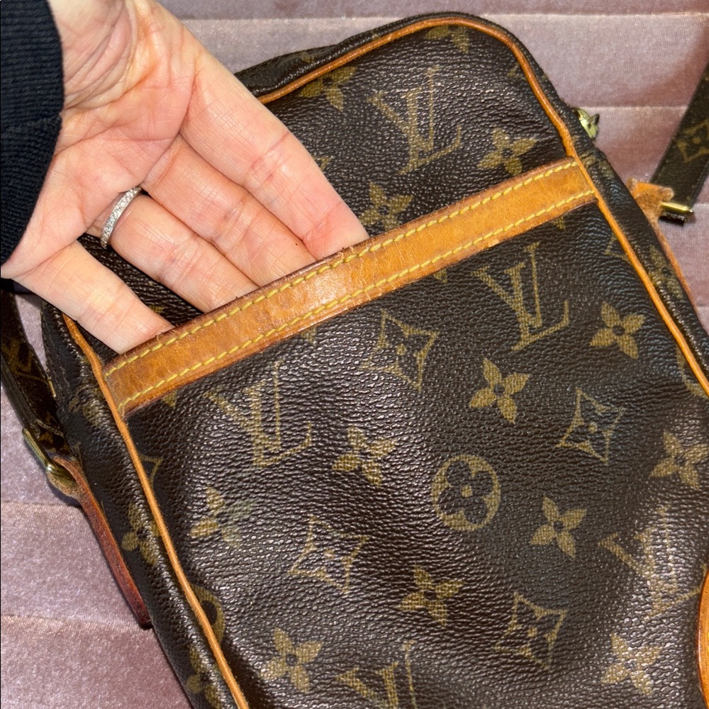 Louis Vuitton Danube Crossbody Bag - Picture 6 of 10
